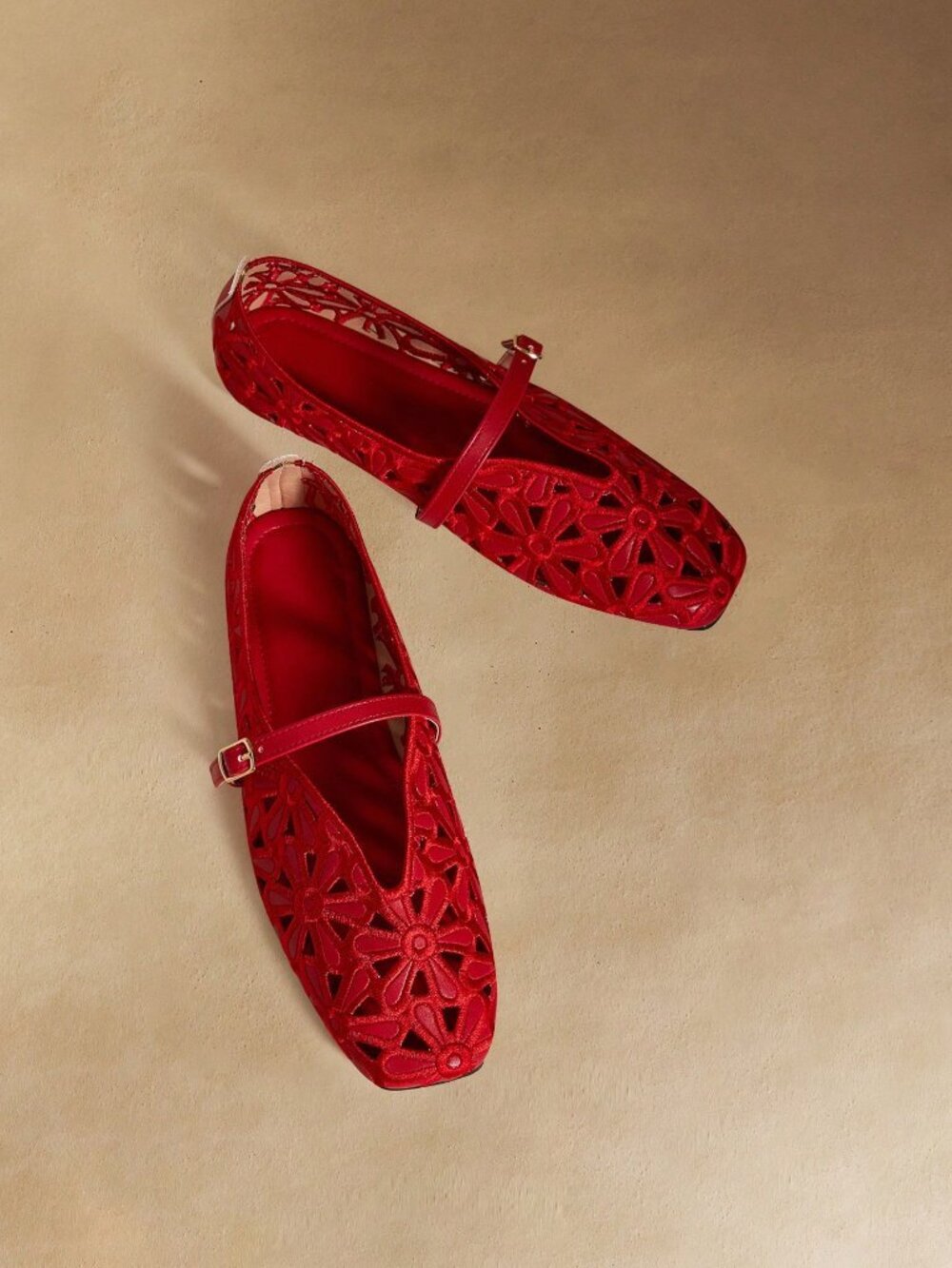 Red Elegant Women's Buckle Design Floral Hollow-Out Flats